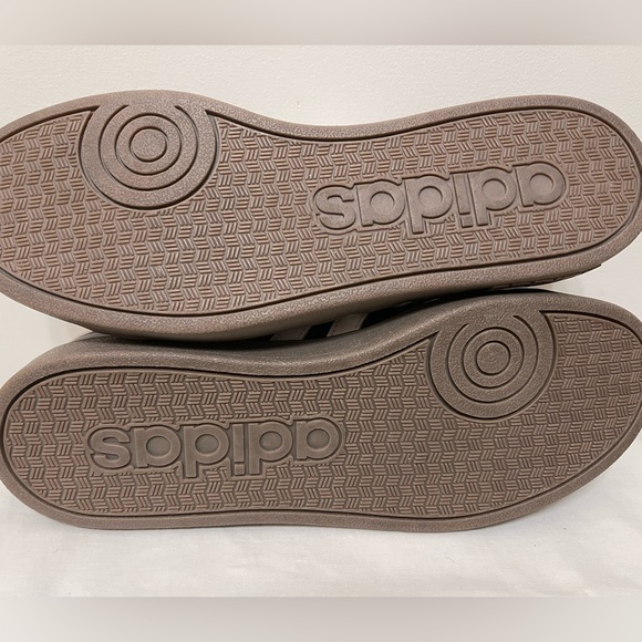 Adidas, size 6, black with brown bottoms - Picture 4 of 4